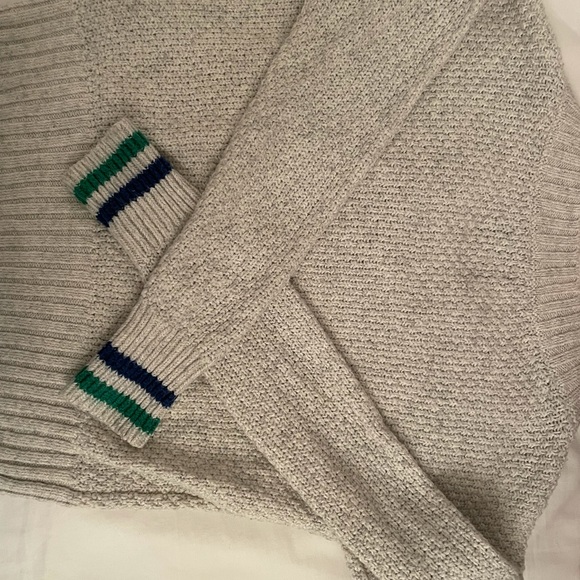 Abercrombie and Finch Long sleeve knitted v-neck top with decorative sleeves - Picture 1 of 2